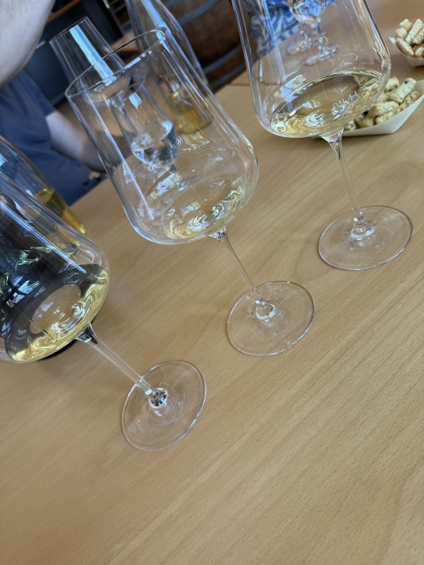 Cuvée-Probe: Gläser auf dem Tisch